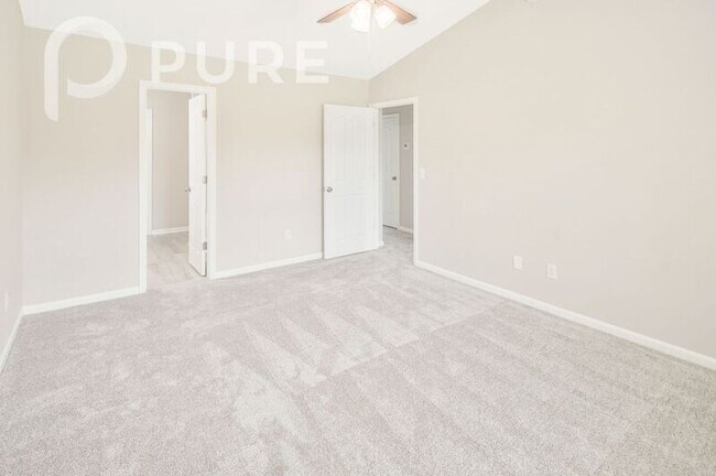 Building Photo - 4645 Esmeralda Drive