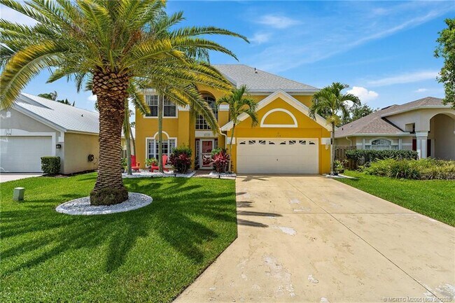 Building Photo - 728 NW Waterlily Pl