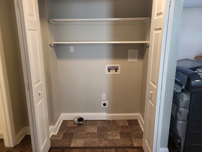 Building Photo - 107 Bryan St