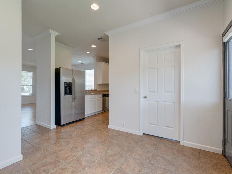 Stainless steel refrigerator - 10528 Astor Dr