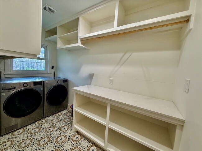 Building Photo - 3834 Linklea Dr