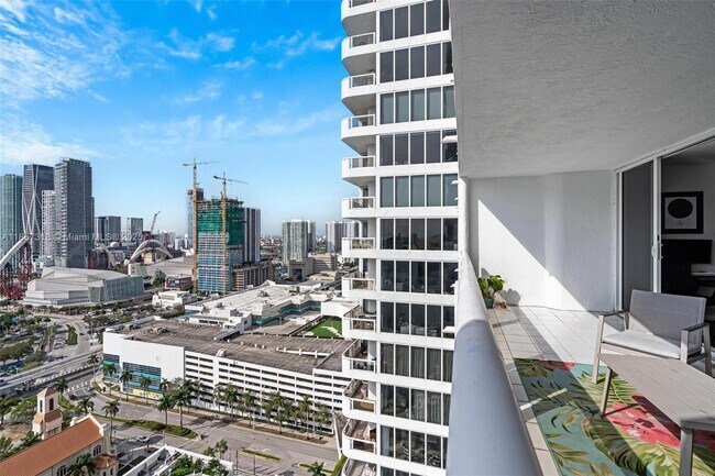 Building Photo - 1717 N Bayshore Dr