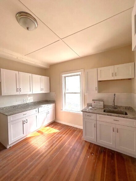 Building Photo - 13 Magill St