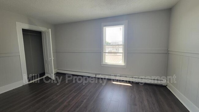 Building Photo - 343 Auburn St