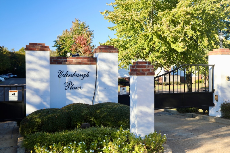 Primary Photo - 206 Edinburgh Way