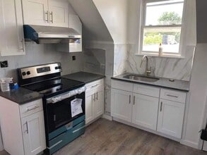 Building Photo - 74 W 7th St