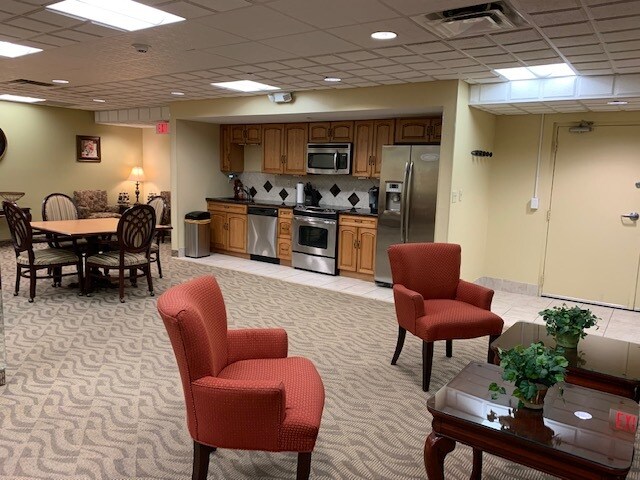 Gathering Room Full Kitchen - 400 E Colonial Dr