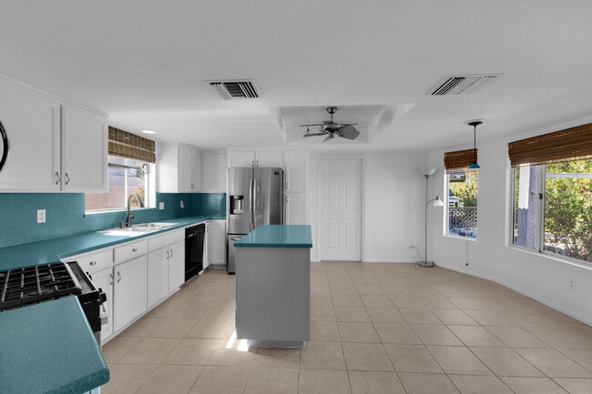 Building Photo - 39124 Channel Dr