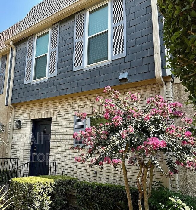 Building Photo - 2727 Shelby Ave