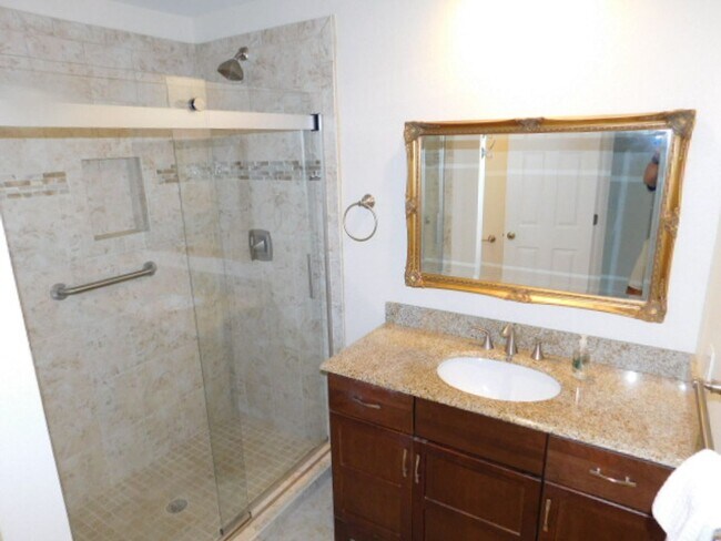 Building Photo - Two Bedroom Townhome In The Preserve