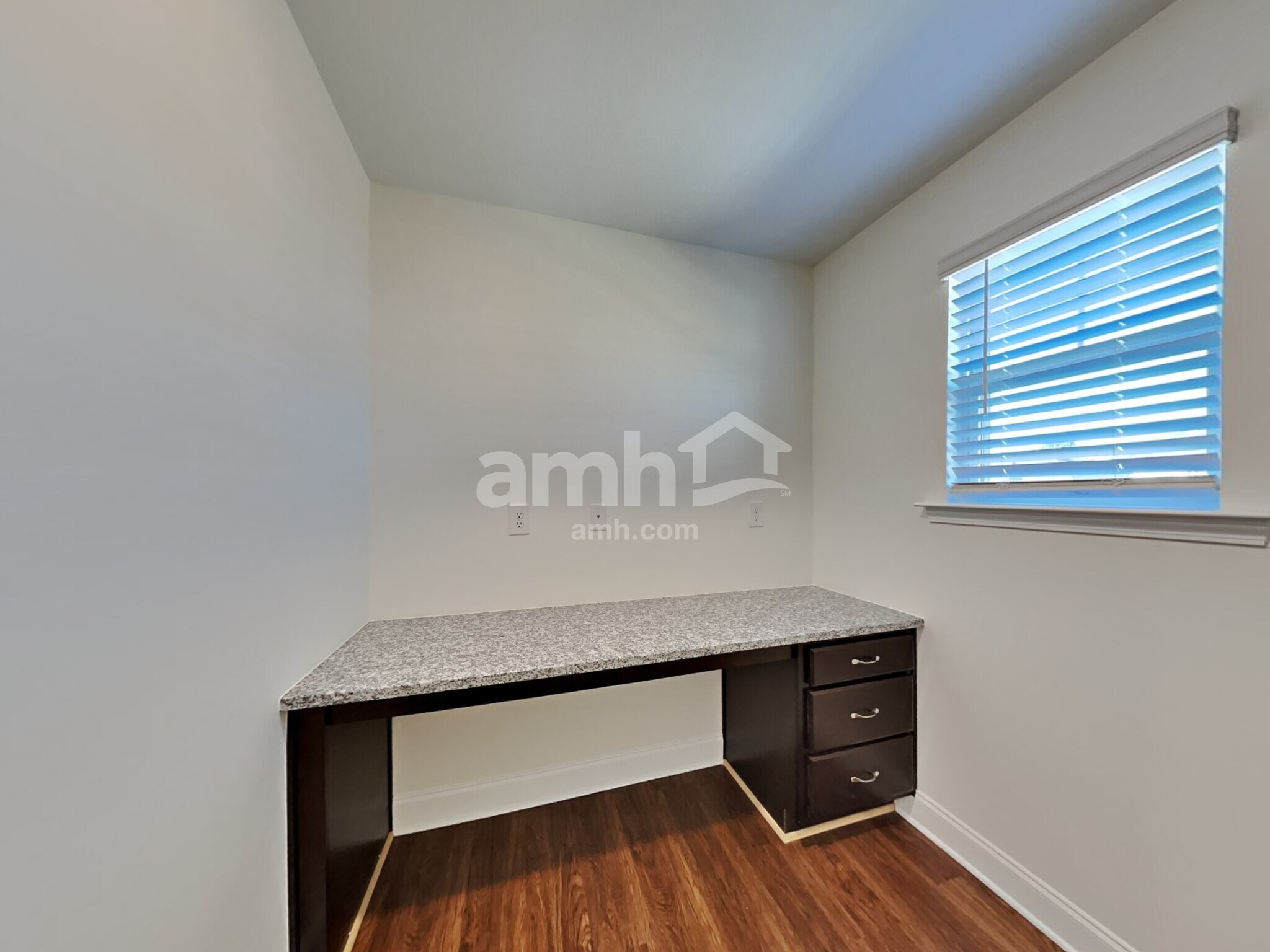 Building Photo - 157 Larragan Dr