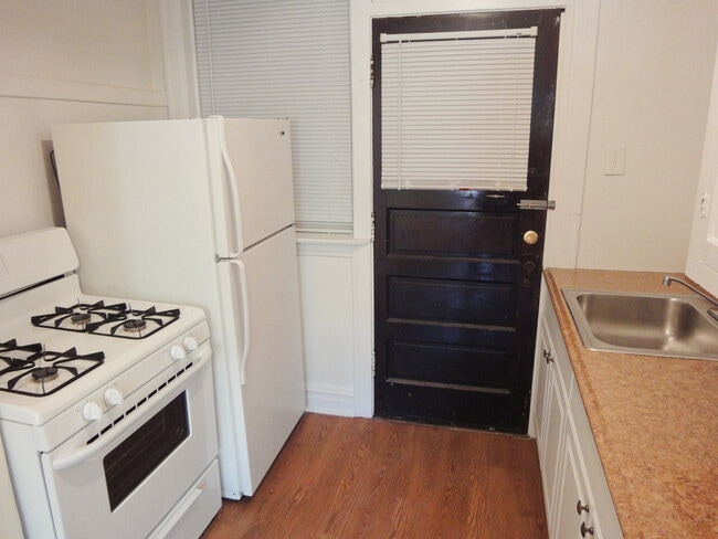 Building Photo - 1941 Grove Ave