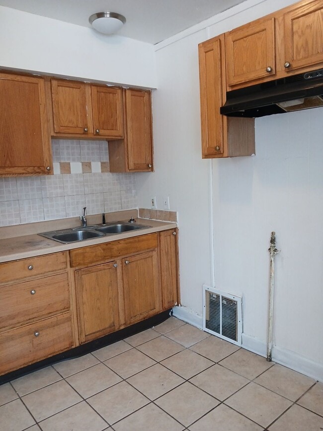 Building Photo - 426 Howard Ave