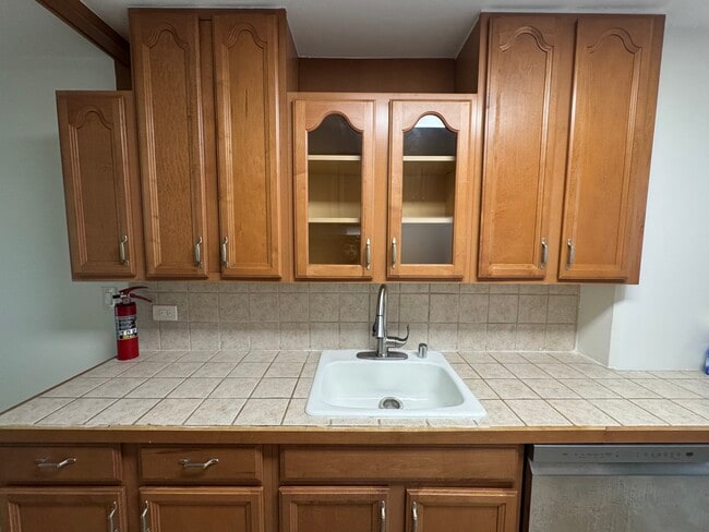 Building Photo - 2355 Ala Wai Blvd