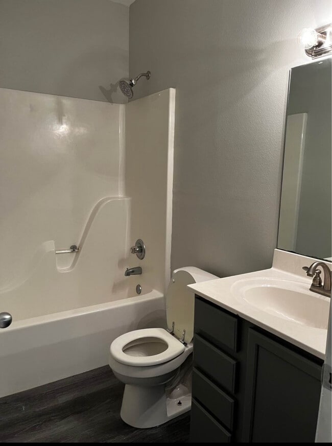 Building Photo - Unit B-2