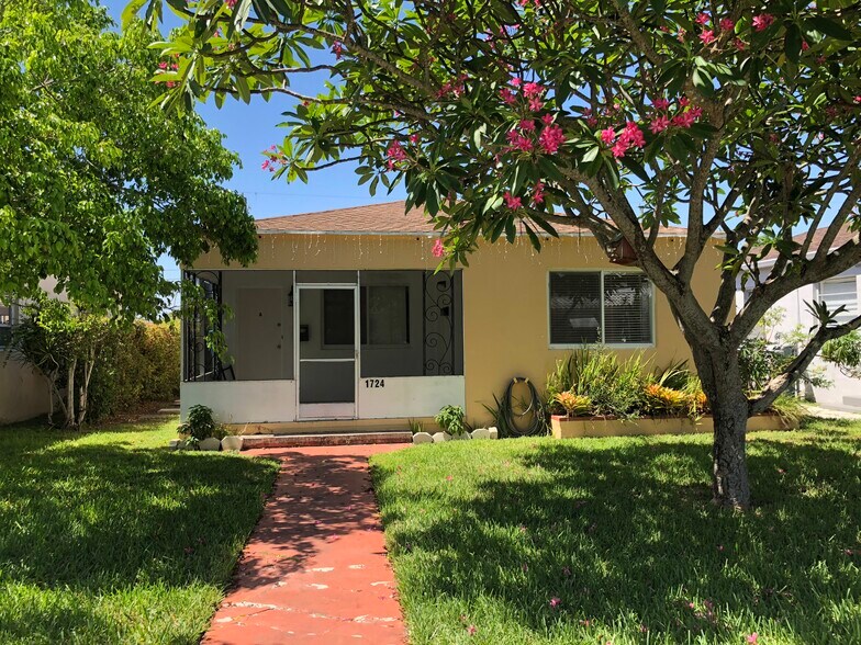 Primary Photo - 1724 Rodman St