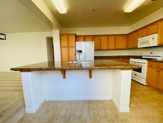 Building Photo - $2,250 International & Chestnut 3 Bed - N....