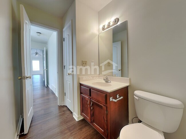 Building Photo - 5767 Lillian Bend Dr