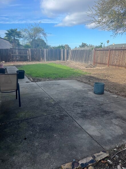 Outdoor Patio - 271 Rhonda Ct