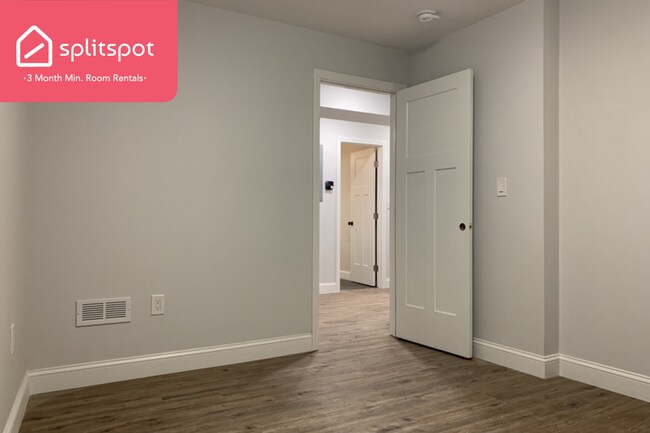 Building Photo - Private room in 3 bedroom Boston Apartment...