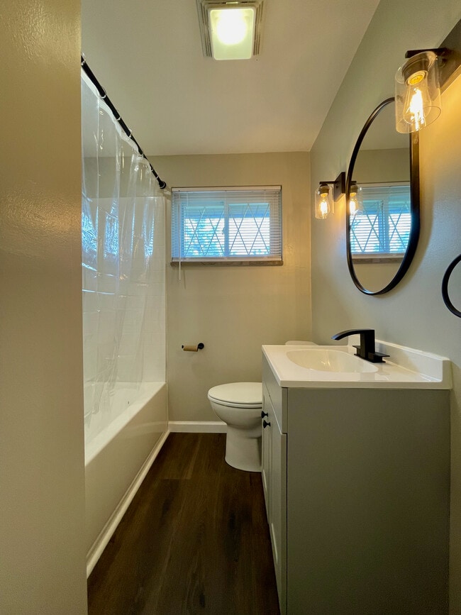 Building Photo - 3914 Evergreen Dr