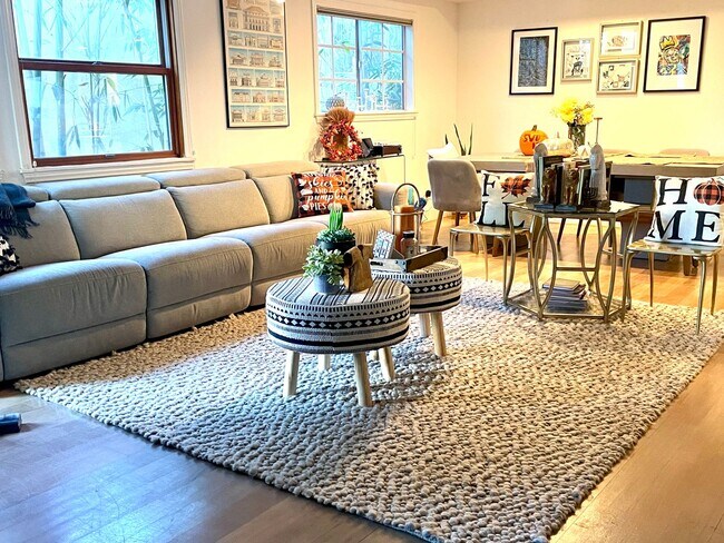 Building Photo - Galleon St