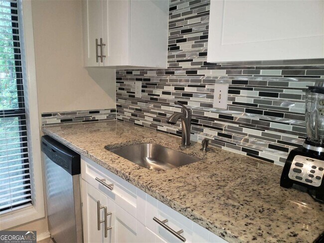 Building Photo - 602 Wynnes Ridge Cir SE
