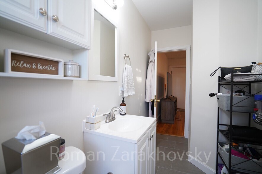 Building Photo - 431 Broadway