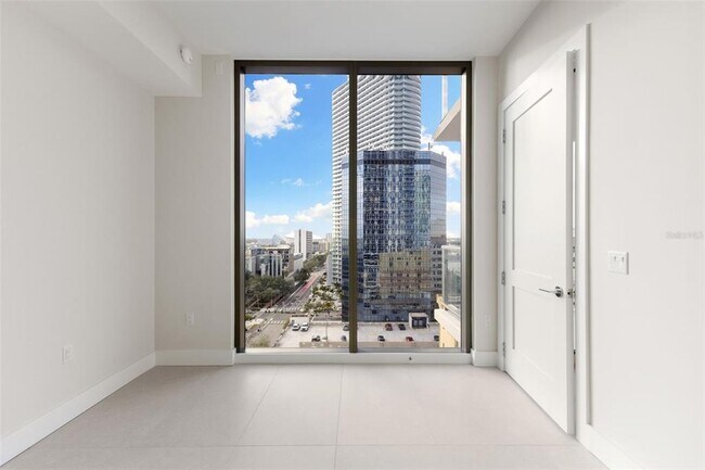 Building Photo - 275 1st Ave S