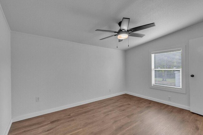 Building Photo - 451 N Hill Rd