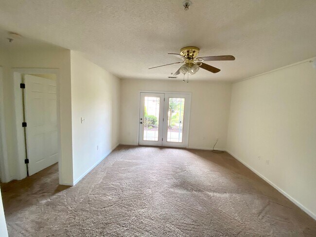 Building Photo - 3 Bedroom Condo at Hart's Cove!