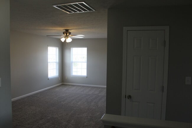 Building Photo - Now Available! Spacious 3 BR in Avon Schools