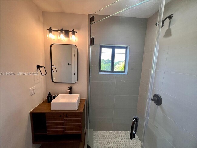 Building Photo - 8753 SW 34th St