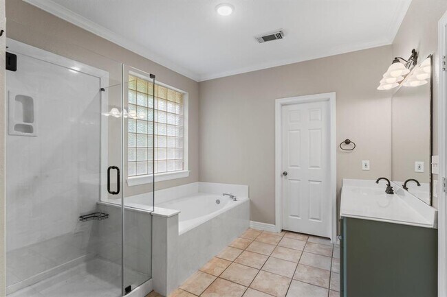 Building Photo - 9520 Chasewood Blvd