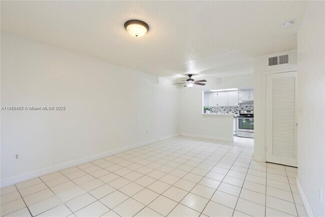 Building Photo - 6530 Lake Patricia Dr