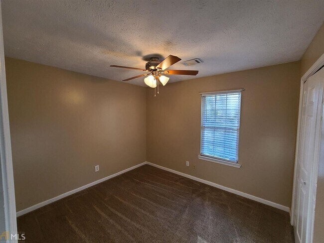 Building Photo - 26 Lullwater Dr