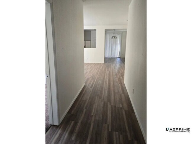 Building Photo - 8560 N 63rd Ln