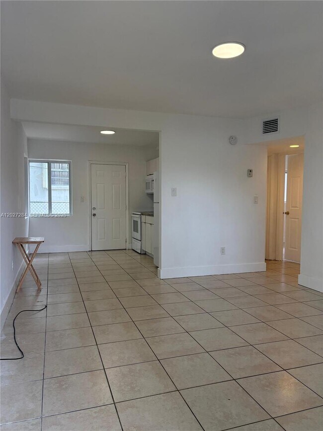 Building Photo - 1130 NW 76th St