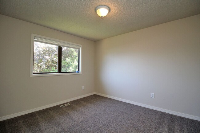 Building Photo - routd01