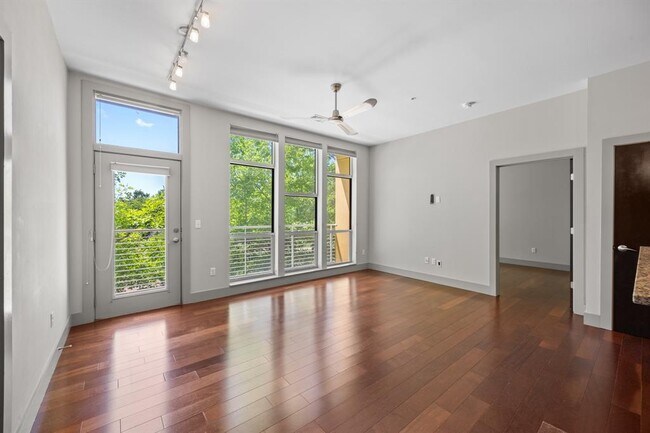 Building Photo - 1320 Robert Browning St