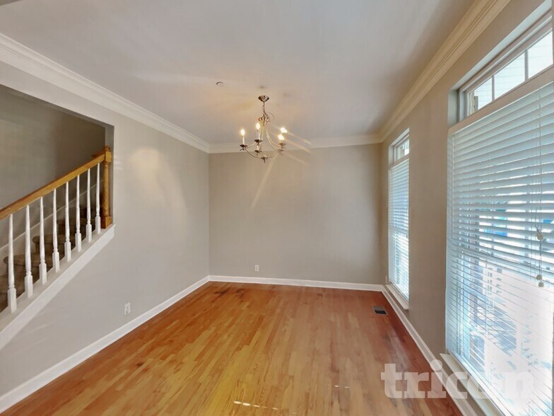 Building Photo - 1307 Creekside Dr