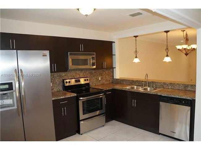 Building Photo - 459 Lakeview Dr