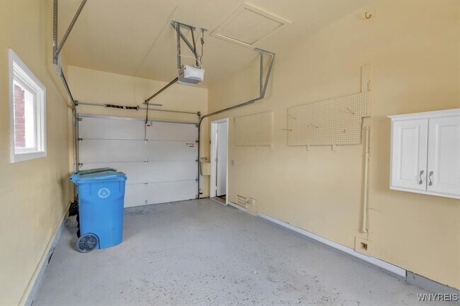 Building Photo - 116 Segsbury Rd