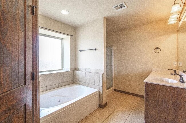 Building Photo - 12108 Chesterfield Ln