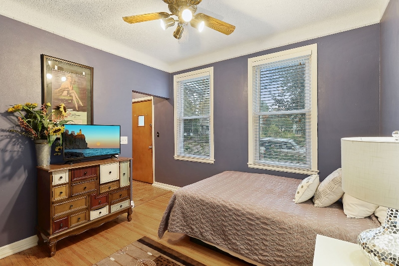 Building Photo - 422 NE 2nd St