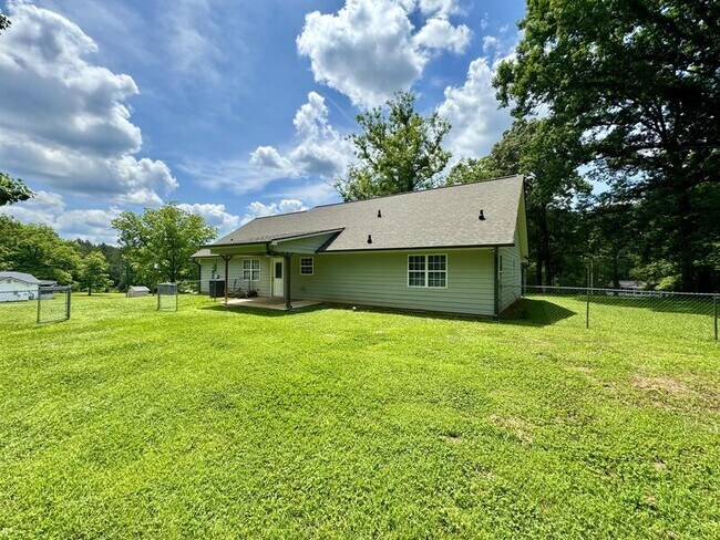 Building Photo - 2051 Snapping Shoals Rd