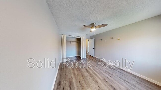 Building Photo - 130 W Cheyenne Rd