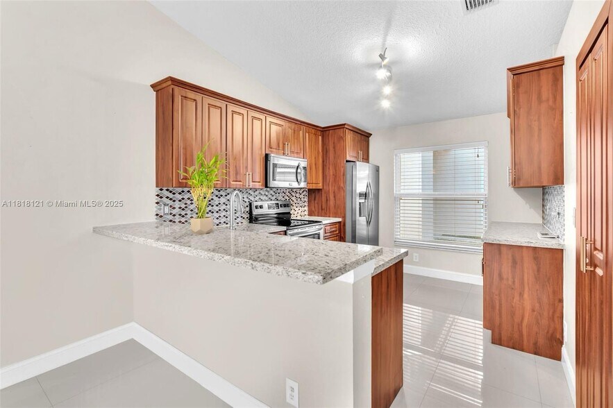 Building Photo - 3016 SW 179th Ave