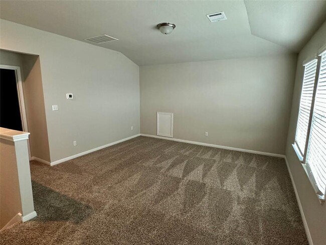 Building Photo - 906 Main St