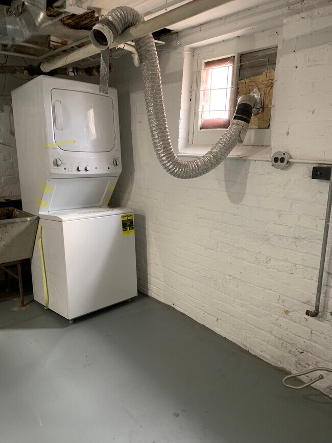 Building Photo - 929 E Clarke St